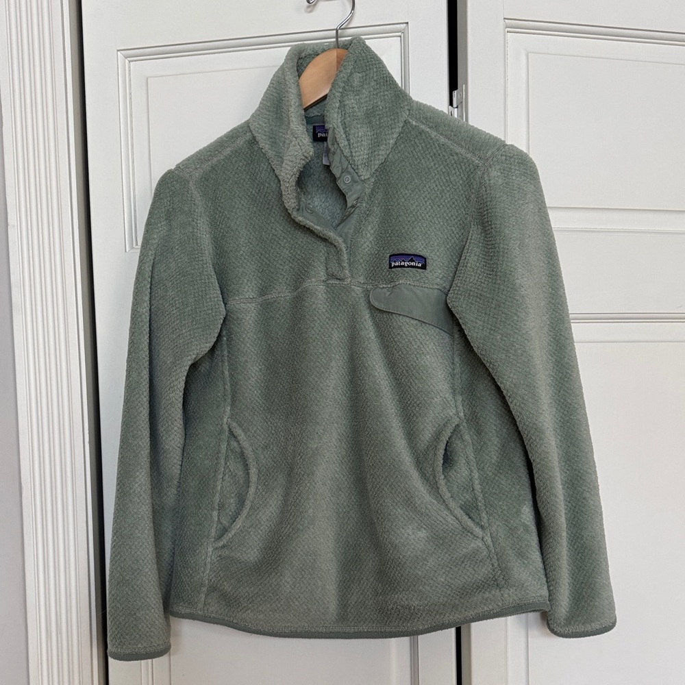Patagonia POLARTEC fleece pullover. Size small.
Super shape!